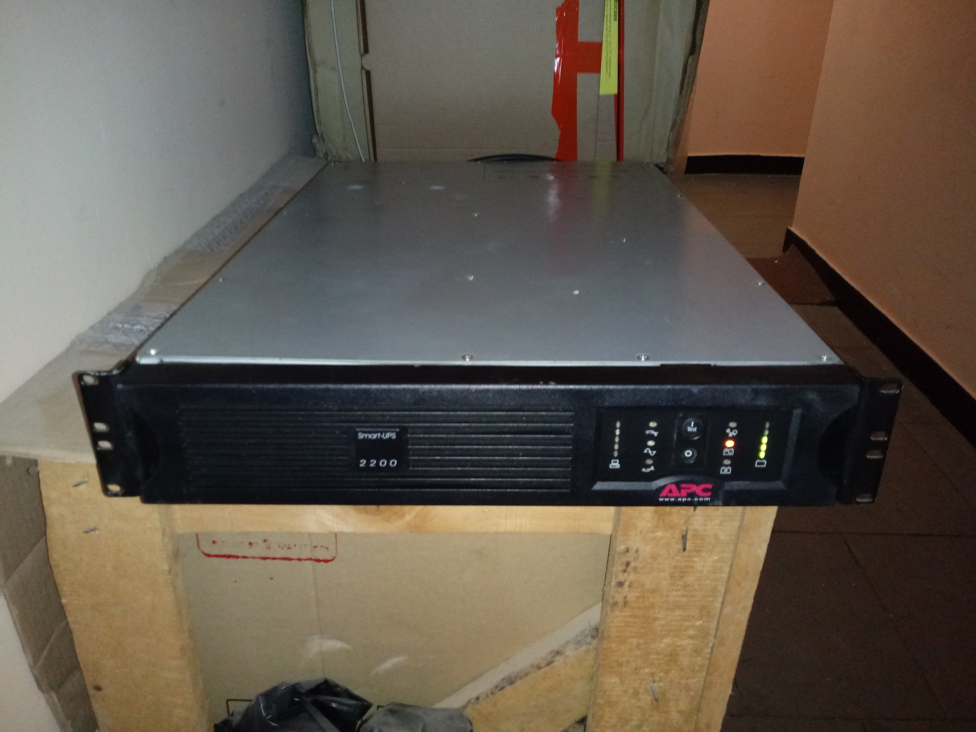 Ибп apc smart ups 2200. APC Smart ups 2200. APC Smart ups 2200 2u. APC Smart-ups sua3000rmi2u.